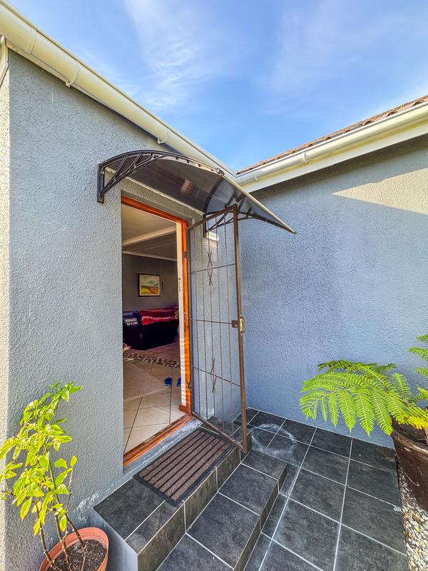 2 Bedroom Property for Sale in Sandbaai Western Cape